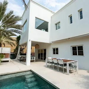 Deema The Lakes Luxury 3 Bd Pool , Dubai United Arab Emirates